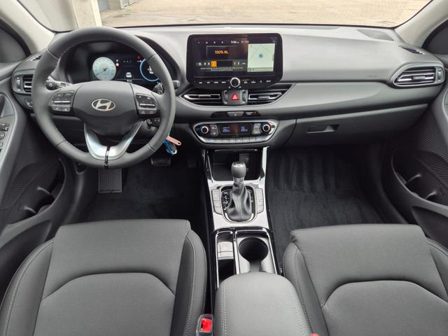 Hyundai i30 Kombi 1.0 T-GDI 100PS Automatik Sitzheizung Lenkradheizung Klimaautomatik Navi 10,25"-Touchscreen DAB+ wireless Apple CarPlay + Android Auto PDC v+h Rückf.Kamera 16-LM 