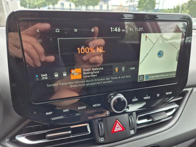 Hyundai i30 Kombi 1.0 T-GDI 100PS Automatik Sitzheizung Lenkradheizung Klimaautomatik Navi 10,25"-Touchscreen DAB+ wireless Apple CarPlay + Android Auto PDC v+h Rückf.Kamera 16-LM 