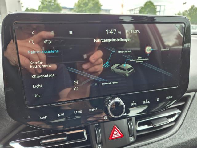 Hyundai i30 Kombi 1.0 T-GDI 100PS Automatik Sitzheizung Lenkradheizung Klimaautomatik Navi 10,25"-Touchscreen DAB+ wireless Apple CarPlay + Android Auto PDC v+h Rückf.Kamera 16-LM 
