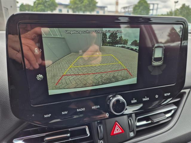 Hyundai i30 Kombi 1.0 T-GDI 100PS Automatik Sitzheizung Lenkradheizung Klimaautomatik Navi 10,25"-Touchscreen DAB+ wireless Apple CarPlay + Android Auto PDC v+h Rückf.Kamera 16-LM 