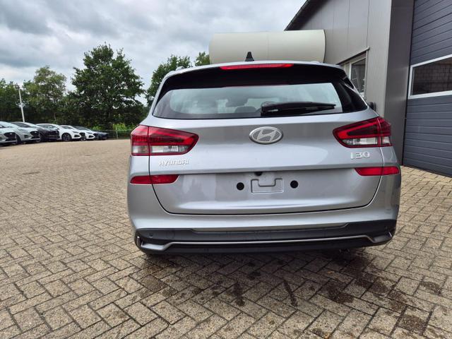 Hyundai i30 Kombi 1.0 T-GDI 100PS Automatik Sitzheizung Lenkradheizung Klimaautomatik Navi 10,25"-Touchscreen DAB+ wireless Apple CarPlay + Android Auto PDC v+h Rückf.Kamera 16-LM 