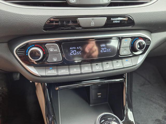 Hyundai i30 Kombi 1.0 T-GDI 100PS Automatik Sitzheizung Lenkradheizung Klimaautomatik Navi 10,25"-Touchscreen DAB+ wireless Apple CarPlay + Android Auto PDC v+h Rückf.Kamera 16-LM 