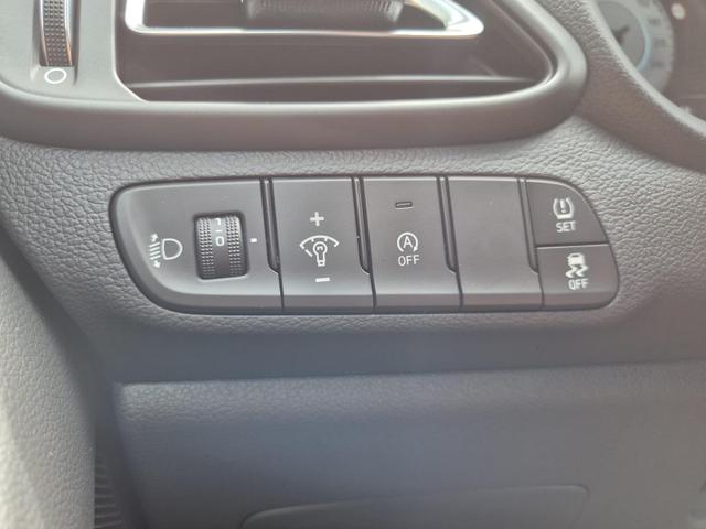 Hyundai i30 Kombi 1.0 T-GDI 100PS Automatik AbstandsTempomat Toter-Winkel-Assistent Sitzheizung Lenkradheizung Klimaautomatik Navi 10,25"-Touchscreen DAB+ wireless Apple CarPlay + Android Auto PDC v+h Rückf.Kamera 16-LM 