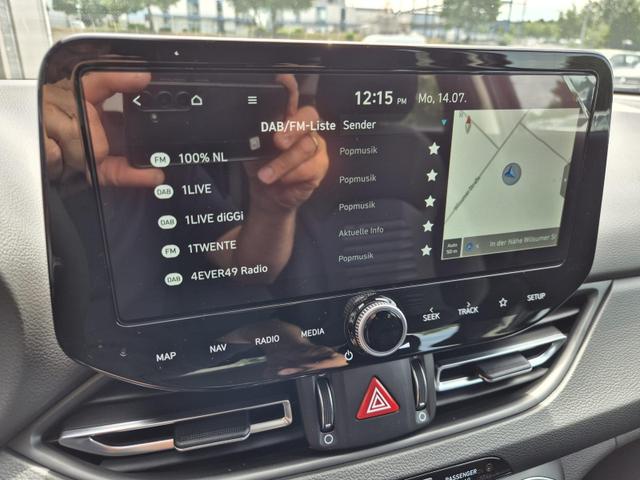 Hyundai i30 Kombi 1.0 T-GDI 100PS Automatik AbstandsTempomat Toter-Winkel-Assistent Sitzheizung Lenkradheizung Klimaautomatik Navi 10,25"-Touchscreen DAB+ wireless Apple CarPlay + Android Auto PDC v+h Rückf.Kamera 16-LM 