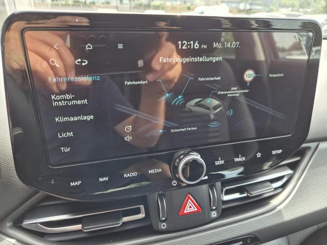 Hyundai i30 Kombi 1.0 T-GDI 100PS Automatik AbstandsTempomat Toter-Winkel-Assistent Sitzheizung Lenkradheizung Klimaautomatik Navi 10,25"-Touchscreen DAB+ wireless Apple CarPlay + Android Auto PDC v+h Rückf.Kamera 16-LM 