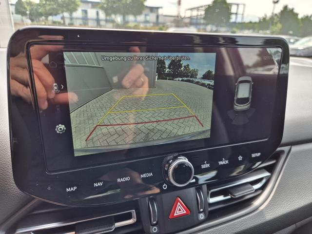 Hyundai i30 Kombi 1.0 T-GDI 100PS Automatik AbstandsTempomat Toter-Winkel-Assistent Sitzheizung Lenkradheizung Klimaautomatik Navi 10,25"-Touchscreen DAB+ wireless Apple CarPlay + Android Auto PDC v+h Rückf.Kamera 16-LM 