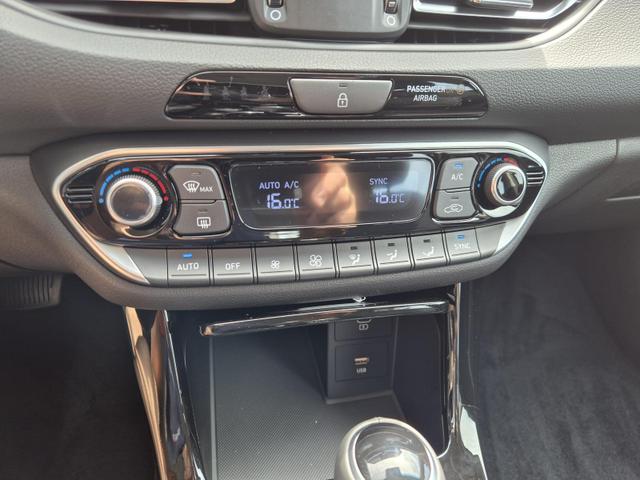 Hyundai i30 Kombi 1.0 T-GDI 100PS Automatik AbstandsTempomat Toter-Winkel-Assistent Sitzheizung Lenkradheizung Klimaautomatik Navi 10,25"-Touchscreen DAB+ wireless Apple CarPlay + Android Auto PDC v+h Rückf.Kamera 16-LM 