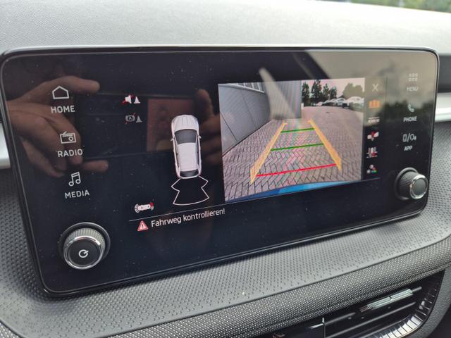 Skoda Fabia 1.0 TSI 95PS Selection 5-türig Rückf.Kamera Parksensoren Sitzheizung Multifunktionslenkrad Klima Skoda-Radio Bluetooth Touchscreen Tempomat Nebelsch. Apple CarPlay + Android Auto 