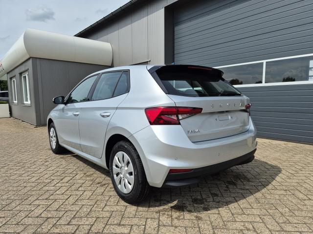 Skoda Fabia 1.0 TSI 95PS Selection 5-türig Rückf.Kamera Parksensoren Sitzheizung Multifunktionslenkrad Klima Skoda-Radio Bluetooth Touchscreen Tempomat Nebelsch. Apple CarPlay + Android Auto 