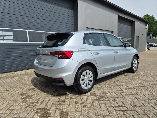 Skoda Fabia 1.0 TSI 95PS Selection 5-türig Rückf.Kamera Parksensoren Sitzheizung Multifunktionslenkrad Klima Skoda-Radio Bluetooth Touchscreen Tempomat Nebelsch. Apple CarPlay + Android Auto 