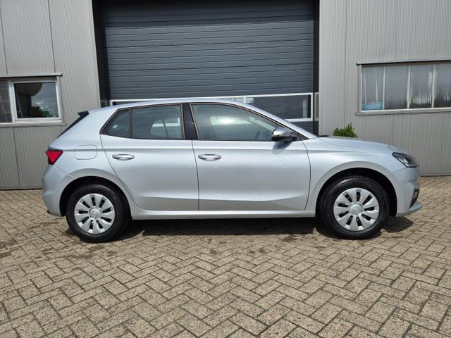 Skoda Fabia 1.0 TSI 95PS Selection 5-türig Rückf.Kamera Parksensoren Sitzheizung Multifunktionslenkrad Klima Skoda-Radio Bluetooth Touchscreen Tempomat Nebelsch. Apple CarPlay + Android Auto 