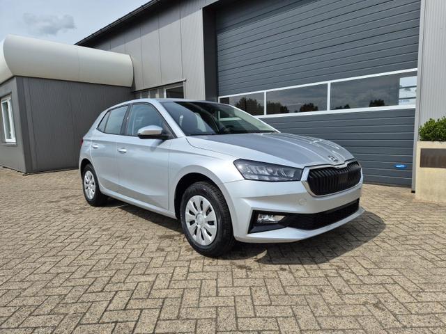 Skoda Fabia 1.0 TSI 95PS Selection 5-türig Rückf.Kamera Parksensoren Sitzheizung Multifunktionslenkrad Klima Skoda-Radio Bluetooth Touchscreen Tempomat Nebelsch. Apple CarPlay + Android Auto 