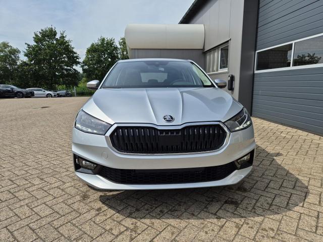 Skoda Fabia 1.0 TSI 95PS Selection 5-türig Rückf.Kamera Parksensoren Sitzheizung Multifunktionslenkrad Klima Skoda-Radio Bluetooth Touchscreen Tempomat Nebelsch. Apple CarPlay + Android Auto 