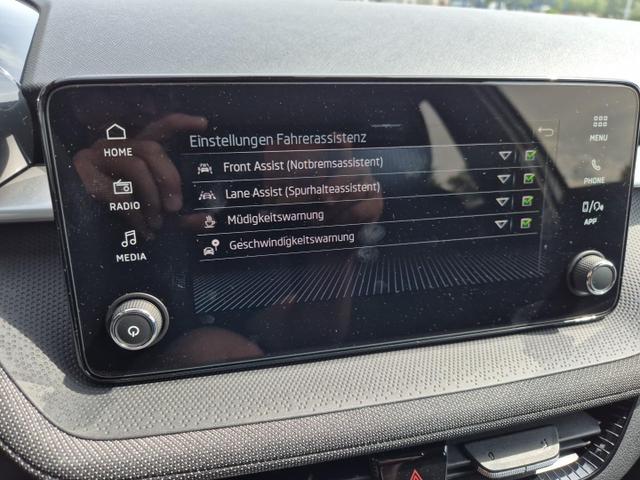 Skoda Fabia 1.0 TSI 95PS Selection 5-türig Rückf.Kamera Parksensoren Sitzheizung Multifunktionslenkrad Klima Skoda-Radio Bluetooth Touchscreen Tempomat Nebelsch. Apple CarPlay + Android Auto 