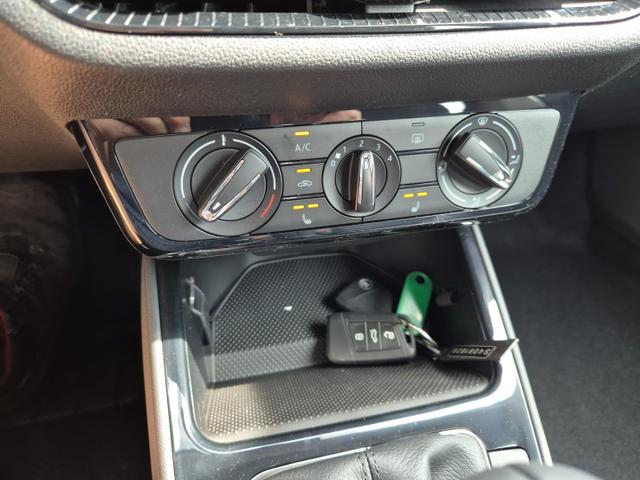 Skoda Fabia 1.0 TSI 95PS Selection 5-türig Rückf.Kamera Parksensoren Sitzheizung Multifunktionslenkrad Klima Skoda-Radio Bluetooth Touchscreen Tempomat Nebelsch. Apple CarPlay + Android Auto 