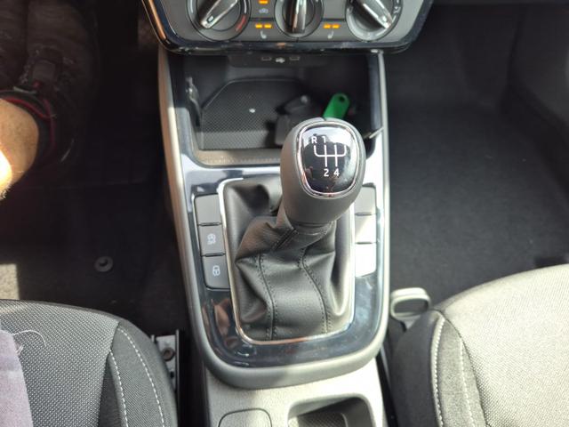 Skoda Fabia 1.0 TSI 95PS Selection 5-türig Rückf.Kamera Parksensoren Sitzheizung Multifunktionslenkrad Klima Skoda-Radio Bluetooth Touchscreen Tempomat Nebelsch. Apple CarPlay + Android Auto 