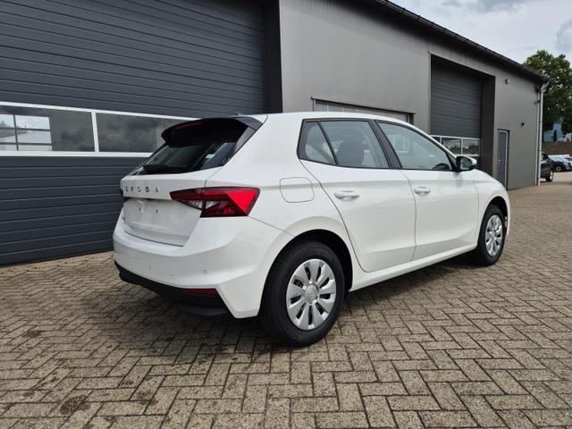 Skoda Fabia 1.0 TSI 95PS Selection 5-türig Rückf.Kamera Parksensoren Sitzheizung Multifunktionslenkrad Klima Skoda-Radio Bluetooth Touchscreen Tempomat Nebelsch. Apple CarPlay + Android Auto 