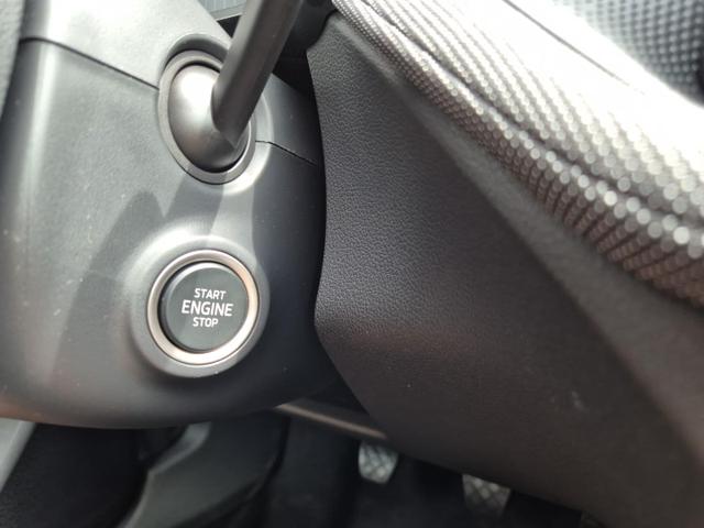 Skoda Fabia 1.0 TSI 95PS Selection 5-türig Rückf.Kamera Parksensoren Sitzheizung Multifunktionslenkrad Klima Skoda-Radio Bluetooth Touchscreen Tempomat Nebelsch. Apple CarPlay + Android Auto 