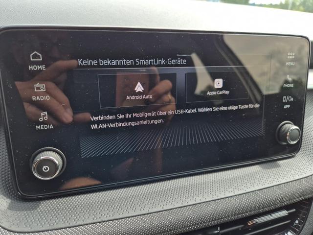 Skoda Fabia 1.0 TSI 95PS Selection 5-türig Rückf.Kamera Parksensoren Sitzheizung Multifunktionslenkrad Klima Skoda-Radio Bluetooth Touchscreen Tempomat Nebelsch. Apple CarPlay + Android Auto 