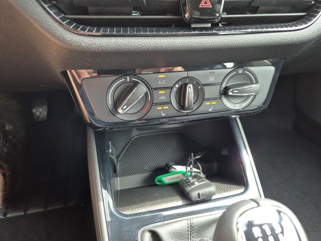 Skoda Fabia 1.0 TSI 95PS Selection 5-türig Rückf.Kamera Parksensoren Sitzheizung Multifunktionslenkrad Klima Skoda-Radio Bluetooth Touchscreen Tempomat Nebelsch. Apple CarPlay + Android Auto 