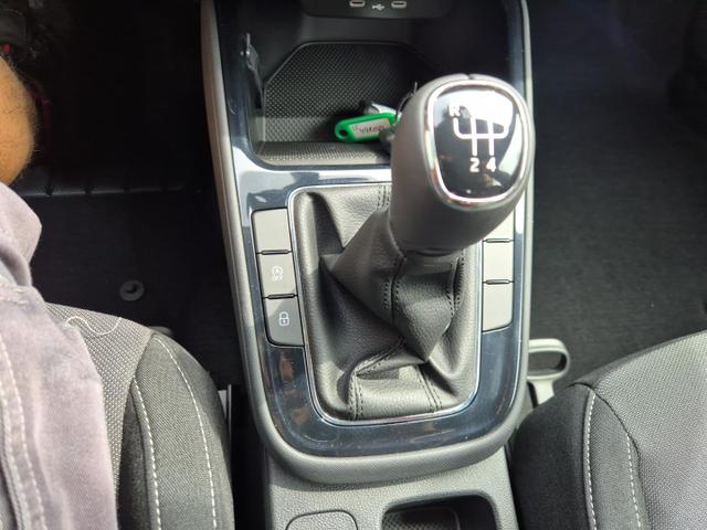 Skoda Fabia 1.0 TSI 95PS Selection 5-türig Rückf.Kamera Parksensoren Sitzheizung Multifunktionslenkrad Klima Skoda-Radio Bluetooth Touchscreen Tempomat Nebelsch. Apple CarPlay + Android Auto 