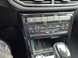 Volkswagen T-Cross 1.0 TSI 116PS DSG Life LED-Matrix-Scheinwerfer Klimaautomatik Sitzheizung PDC Rückf.Kamera 17-LM abged.Scheiben 2xKeyless DAB+ Bluetooth Touchscreen Apple CarPlay Android Auto 