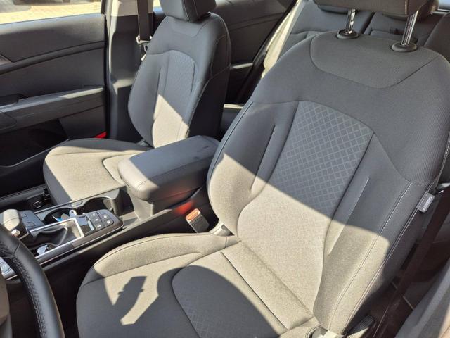 Kia Sportage Vision 1.6 T-GDi MHEV 150PS Automatik NEUES MODELL MY26 FACELIFT Sitzheizung Lenkradheizung Klimaautomatik Navi Bluetooth Touchscreen Apple CarPlay Android Auto PDC v+h 17"LM Rückf.Kamera ACC 2x Keyless 