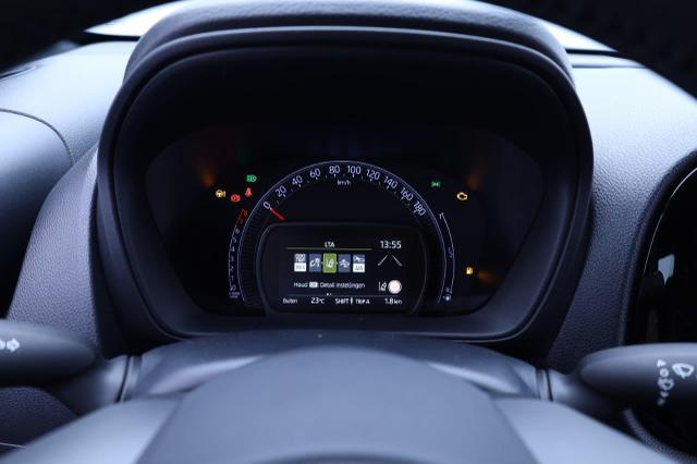 Toyota Aygo X 1.0 VVT-i 72PS Business Edition Sitzheizung AbstandsTempomat Multifunktionslenkrad Klima Radio Bluetooth Touchscreen wireless Apple CarPlay + Android Auto 
