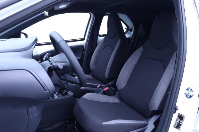 Toyota Aygo X 1.0 VVT-i 72PS Business Edition Sitzheizung AbstandsTempomat Multifunktionslenkrad Klima Radio Bluetooth Touchscreen wireless Apple CarPlay + Android Auto 