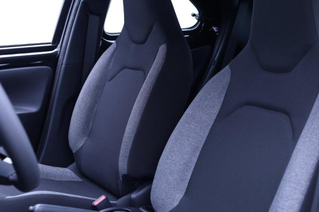 Toyota Aygo X 1.0 VVT-i 72PS Business Edition Sitzheizung AbstandsTempomat Multifunktionslenkrad Klima Radio Bluetooth Touchscreen wireless Apple CarPlay + Android Auto 