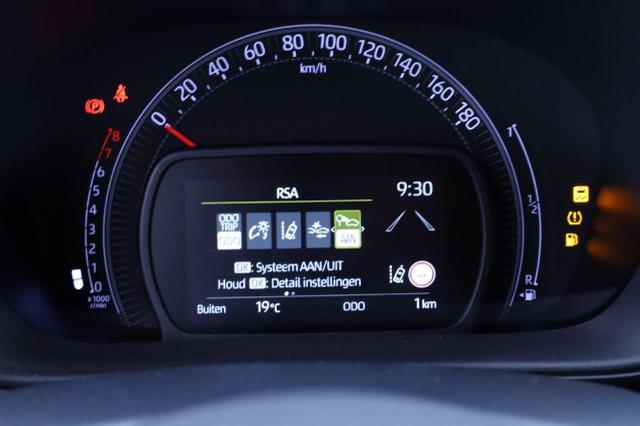 Toyota Aygo X 1.0 VVT-i 72PS Business Edition Sitzheizung AbstandsTempomat Multifunktionslenkrad Klima Radio Bluetooth Touchscreen wireless Apple CarPlay + Android Auto 