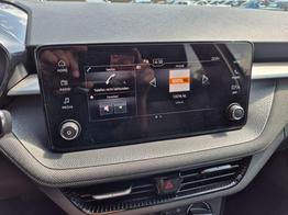 Skoda Fabia 1.0 TSI 115PS DSG Selection 5-türig Rückf.Kamera Parksensoren Sitzheizung Multifunktionslenkrad Klima Skoda-Radio Bluetooth Touchscreen Tempomat Nebelsch. Apple CarPlay + Android Auto 