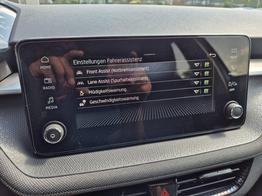 Skoda Fabia 1.0 TSI 115PS DSG Selection 5-türig Rückf.Kamera Parksensoren Sitzheizung Multifunktionslenkrad Klima Skoda-Radio Bluetooth Touchscreen Tempomat Nebelsch. Apple CarPlay + Android Auto 
