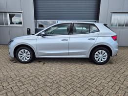 Skoda Fabia 1.0 TSI 115PS DSG Selection 5-türig Rückf.Kamera Parksensoren Sitzheizung Multifunktionslenkrad Klima Skoda-Radio Bluetooth Touchscreen Tempomat Nebelsch. Apple CarPlay + Android Auto 