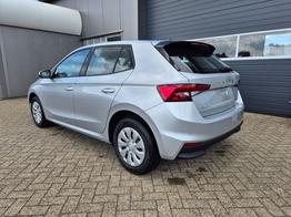 Skoda Fabia 1.0 TSI 115PS DSG Selection 5-türig Rückf.Kamera Parksensoren Sitzheizung Multifunktionslenkrad Klima Skoda-Radio Bluetooth Touchscreen Tempomat Nebelsch. Apple CarPlay + Android Auto 