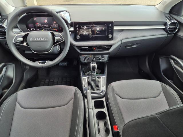 Skoda Fabia 1.0 TSI 115PS DSG Selection 5-türig Rückf.Kamera Parksensoren Sitzheizung Multifunktionslenkrad Klima Skoda-Radio Bluetooth Touchscreen Tempomat Nebelsch. Apple CarPlay + Android Auto 