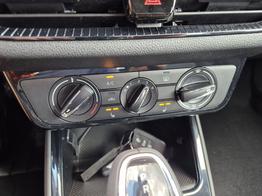 Skoda Fabia 1.0 TSI 115PS DSG Selection 5-türig Rückf.Kamera Parksensoren Sitzheizung Multifunktionslenkrad Klima Skoda-Radio Bluetooth Touchscreen Tempomat Nebelsch. Apple CarPlay + Android Auto 