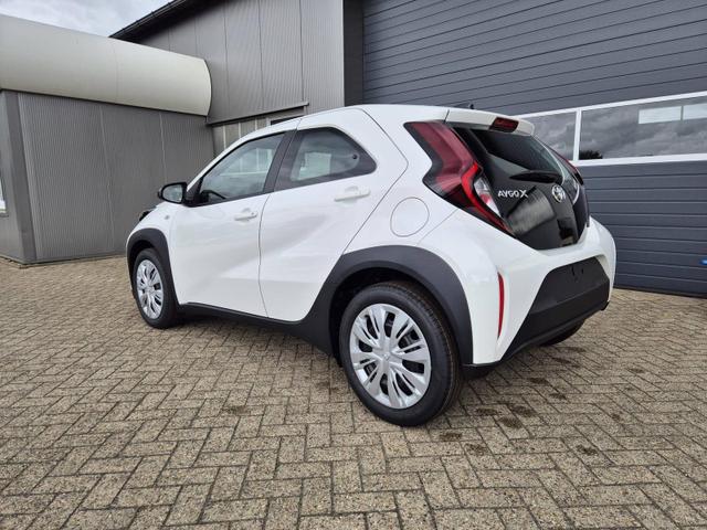 Toyota Aygo X 1.0 VVT-i 72PS Business Edition Sitzheizung AbstandsTempomat Multifunktionslenkrad Klima Radio Bluetooth Touchscreen wireless Apple CarPlay + Android Auto 