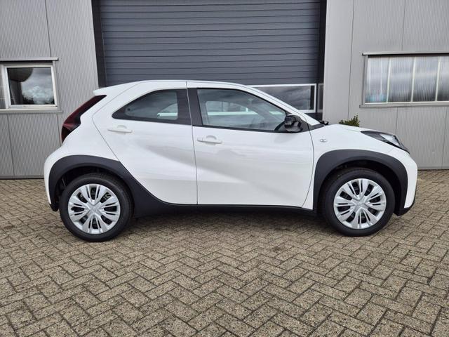 Toyota Aygo X 1.0 VVT-i 72PS Business Edition Sitzheizung AbstandsTempomat Multifunktionslenkrad Klima Radio Bluetooth Touchscreen wireless Apple CarPlay + Android Auto 