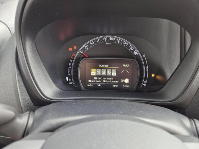 Toyota Aygo X 1.0 VVT-i 72PS Business Edition Sitzheizung AbstandsTempomat Multifunktionslenkrad Klima Radio Bluetooth Touchscreen wireless Apple CarPlay + Android Auto 