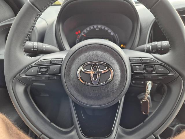 Toyota Aygo X 1.0 VVT-i 72PS Business Edition Sitzheizung AbstandsTempomat Multifunktionslenkrad Klima Radio Bluetooth Touchscreen wireless Apple CarPlay + Android Auto 