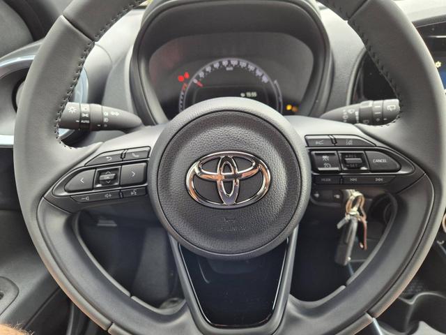 Toyota Aygo X 1.0 VVT-i 72PS Teamplayer Sitzheizung AbstandsTempomat Multifunktionslenkrad Klima Radio Bluetooth Touchscreen Apple CarPlay + Android Auto 17-LM 
