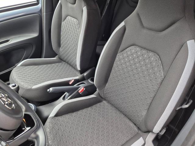 Toyota Aygo X 1.0 VVT-i 72PS Teamplayer Sitzheizung AbstandsTempomat Multifunktionslenkrad Klima Radio Bluetooth Touchscreen Apple CarPlay + Android Auto 17-LM 