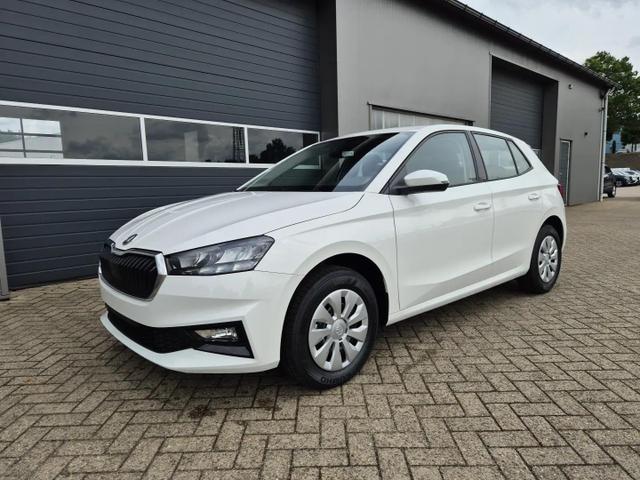 Skoda Fabia - 1.0 TSI 115PS DSG Selection 5-türig Rückf.Kamera Parksensoren Sitzheizung Multifunktionslenkrad Klima Skoda-Radio Bluetooth Touchscreen Tempomat Nebelsch. Apple CarPlay + Android Auto