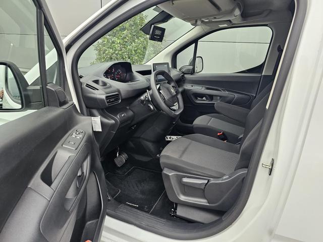 Peugeot Partner 1.5 BlueHDI 130PS Automatik 2-Sitzer Navi Apple CarPlay Android Auto AHK Klima Bluetooth DAB PDC v+h Rückf.Kamera Tempomat Ganzj.Reifen 