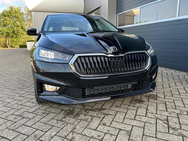 Skoda Fabia 1.0 TSI 115PS DSG Selection 5-türig 15"LM Rückf.Kamera Parksensoren Sitzheizung Multifunktionslenkrad Klima Skoda-Radio Bluetooth Touchscreen Tempomat Nebelsch. Apple CarPlay + Android Auto 