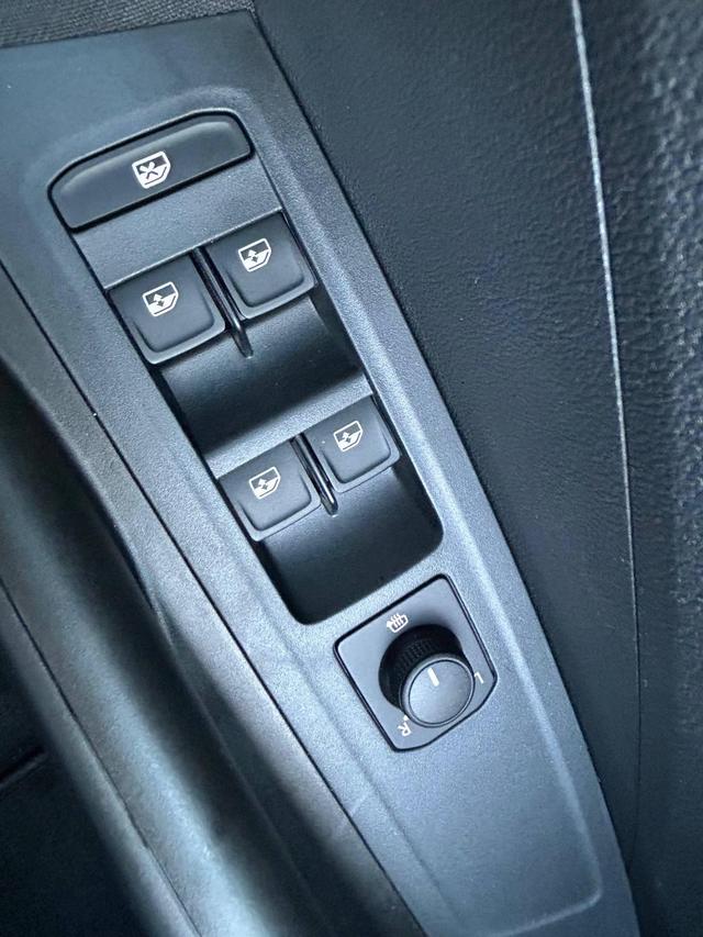 Skoda Fabia 1.0 TSI 115PS DSG Selection 5-türig 15"LM Rückf.Kamera Parksensoren Sitzheizung Multifunktionslenkrad Klima Skoda-Radio Bluetooth Touchscreen Tempomat Nebelsch. Apple CarPlay + Android Auto 