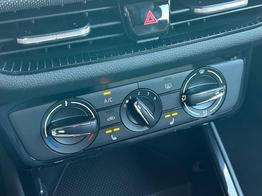 Skoda Fabia 1.0 TSI 115PS DSG Selection 5-türig 15"LM Rückf.Kamera Parksensoren Sitzheizung Multifunktionslenkrad Klima Skoda-Radio Bluetooth Touchscreen Tempomat Nebelsch. Apple CarPlay + Android Auto 