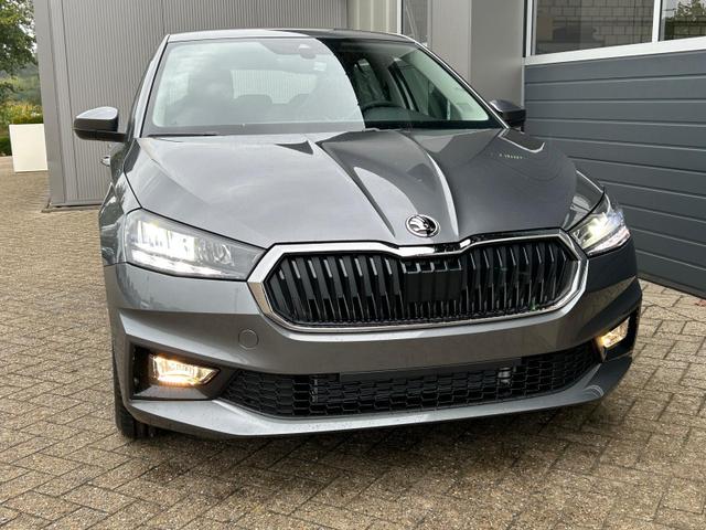 Skoda Fabia - 1.0 TSI 115PS DSG Selection 5-türig 15"LM Rückf.Kamera Parksensoren Sitzheizung Multifunktionslenkrad Klima Skoda-Radio Bluetooth Touchscreen Tempomat Nebelsch. Apple CarPlay + Android Auto