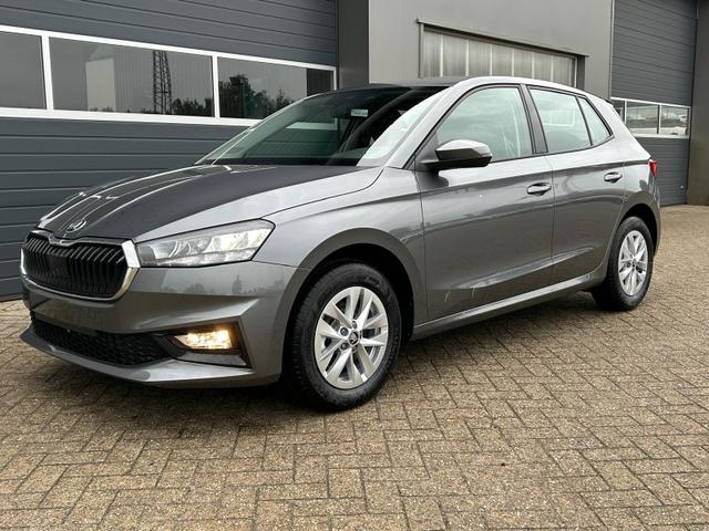 Skoda Fabia - 1.0 TSI 115PS DSG Selection 5-türig 15"LM Rückf.Kamera Parksensoren Sitzheizung Multifunktionslenkrad Klima Skoda-Radio Bluetooth Touchscreen Tempomat Nebelsch. Apple CarPlay + Android Auto